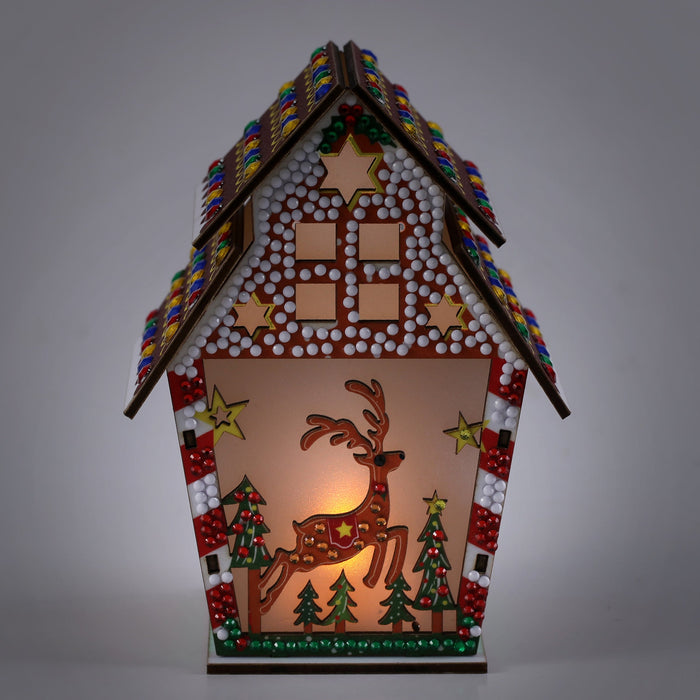 Diamond Painting Gem House - Gingerbread Reindeer 5.5" x 4.1" x 3.1" (14 x 10.5 x 8cm) / Round with 10 Colors including 9 Iridescent Diamonds / 1,094