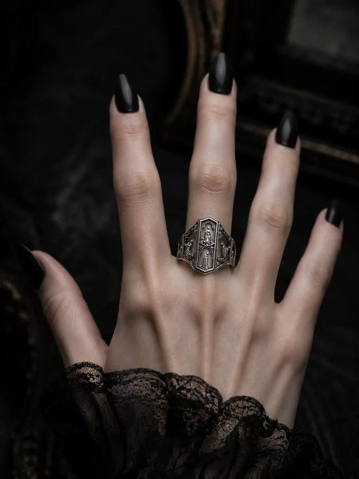 The Saints Prayer Gothic cathedral signet ring in 925 sterling silver, detail view