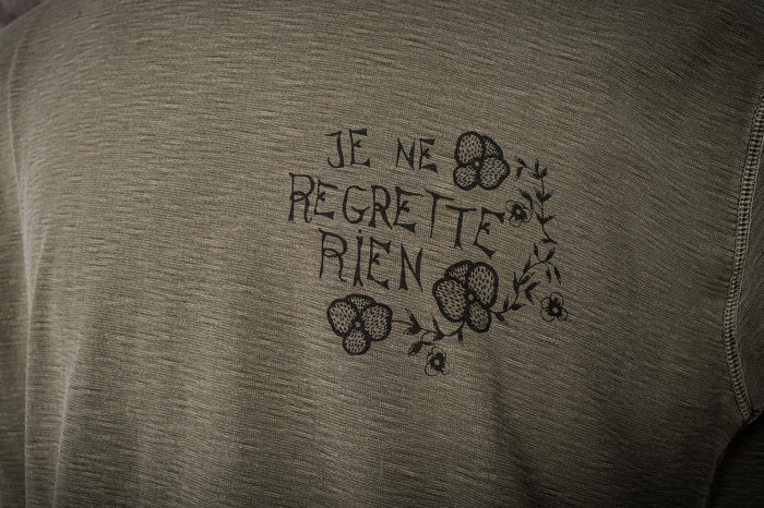 LE TRICOT "JE NE REGRETTE RIEN" - KAKI