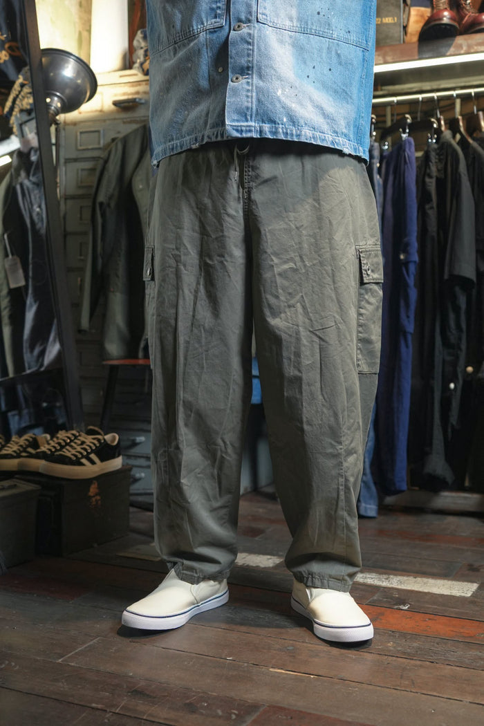 LIGHT PEACH TWILL BALOON MONKEY PANTS - GREEN