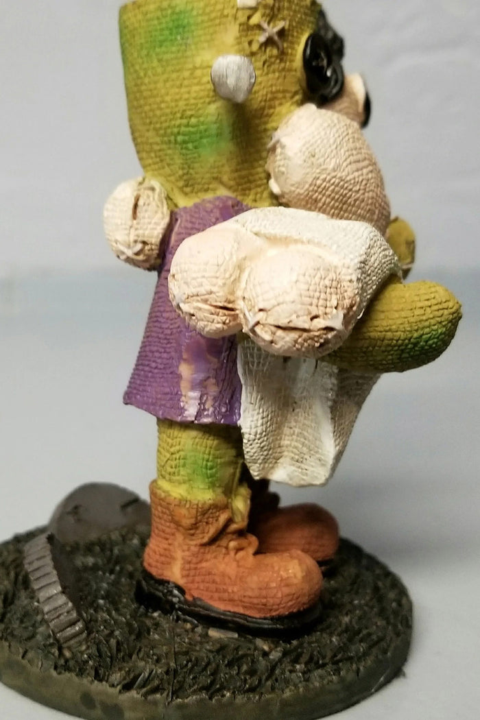 Pinheads Dead Wedding Bride & Frankenstein Statue