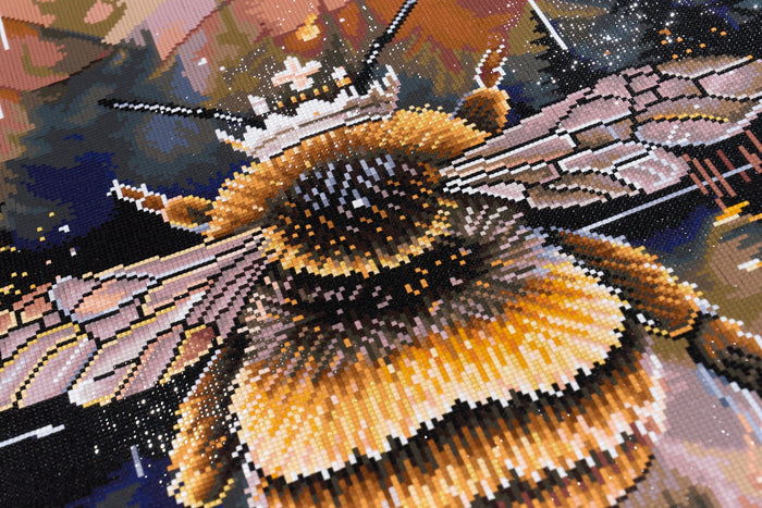 Diamond Painting Regal Honeybee 25.6" x 35.8" (65cm x 90.8cm) / Square with 43 Colors including 1 AB and 4 Fairy Dust Diamonds / 95,265