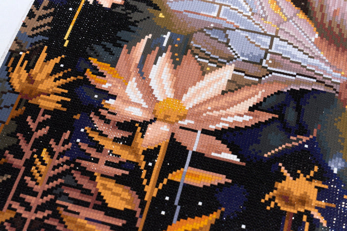 Diamond Painting Regal Honeybee 25.6" x 35.8" (65cm x 90.8cm) / Square with 43 Colors including 1 AB and 4 Fairy Dust Diamonds / 95,265